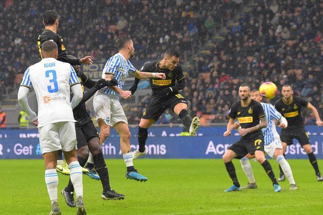 10, 国米锋霸戴帽刷新队史纪录  