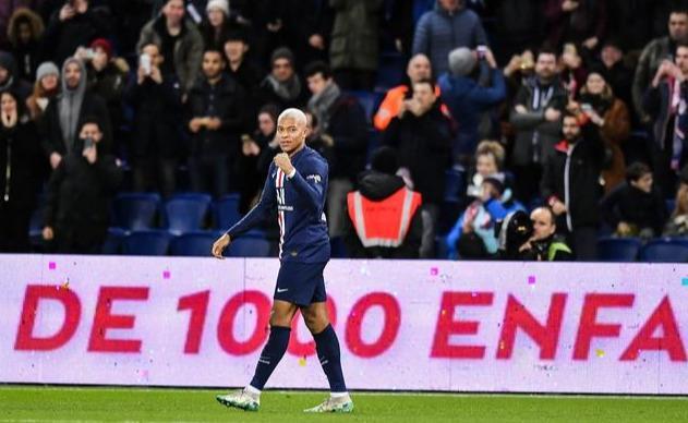  法甲收官战巴黎轮换阵容仍大胜十人敌  